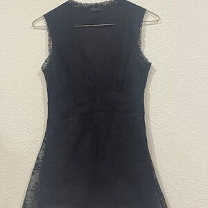 Black lace stretchy sleeveless fitted top with deep v-neck - XS